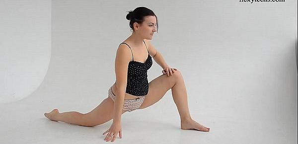  Dasha Lopuhova super sexy young gymnast